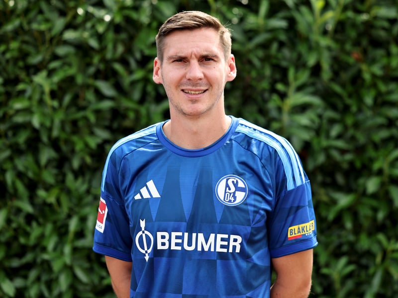 Departed club after mutual agreement with Leeds to terminate contract. Has since joined Schalke 04.