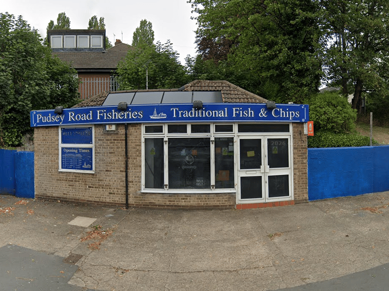 Reviewers praise the Pudsey chippy for its generous portions and value.