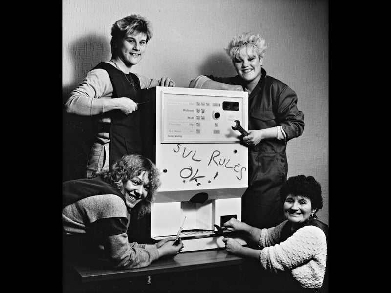 Sankey Vending in Bilston was celebrating an “instant” export success in April 1987 with its new SL50 tabletop vending machine. Compact enough to sit on a counter, it could dispense a range of drinks and had already attracted orders from Finland, Sweden and Germany. Denise King and Jane Hedge are pictured standing, with Debbie Davies and Norma Ratcliffe, alongside the new machine. Do you remember Sankey Vending or its Bilston factory? Where did you first encounter a vending machine like this?