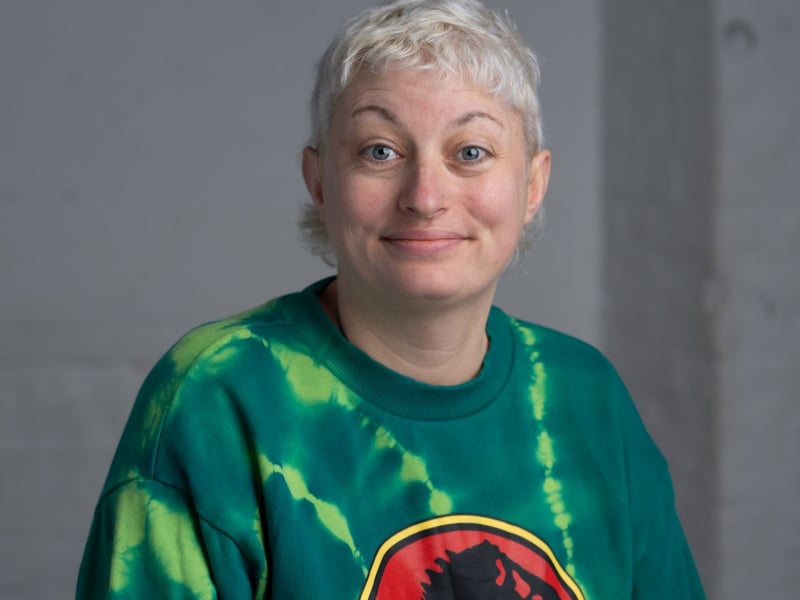 Harriet Dyer is a standup comedian who is a regular at the Edinburgh Fringe Festival and whose shows often related to mental health and neurodiversity. The winner of Channel 4' Sean Lock Comedy Award in 2024, her television appearances include 'Live at the Apollo', '8 Out of 10 Cats Does Countdown', 'The Russell Howard Hour', 'Rosie Jones' Disability Comedy Extravanganza', 'Comedy Central Live' and 'Meet the Richardsons'.