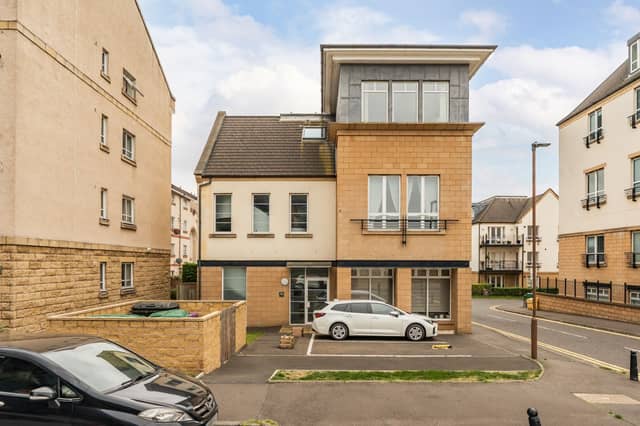 This is a stylish and generously proportioned penthouse apartment, forming part of a well-maintained modern building and enjoying a superb central location in the capital's desirable Bellevue area.