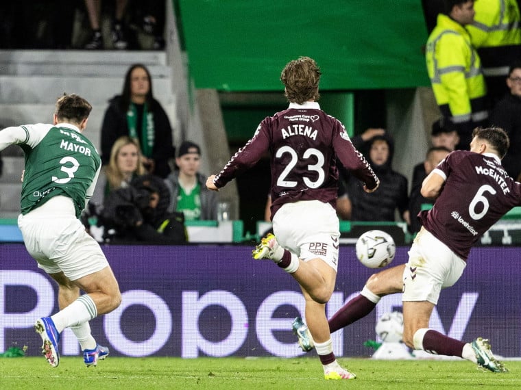 Hibernian's Adam Mayor (L) scores to make it 2-1