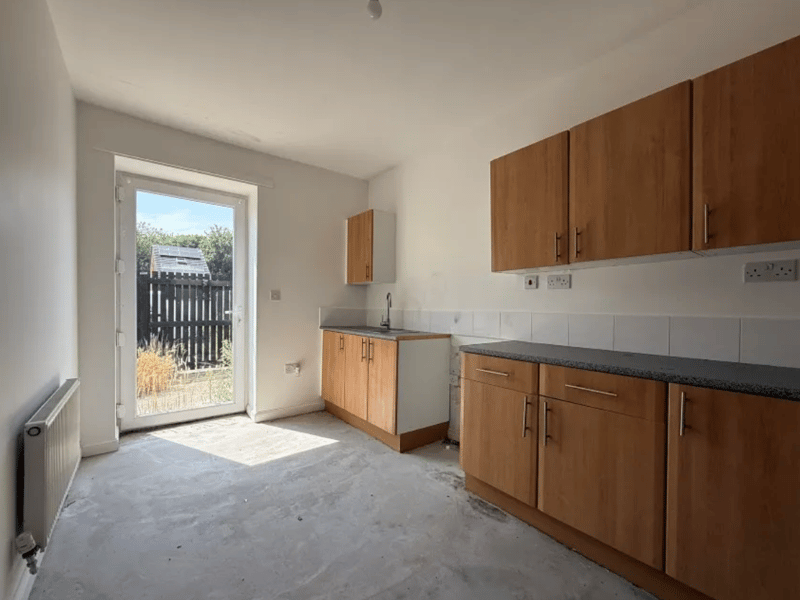 25A is a two bedroomed flat and is believed to have a potential rental income in the order of £725 per calendar month (£8,700 per annum), whilst 25B is a one bedroomed flat and is believed to have a potential rental income in the order of £650 per calendar month (£7,800 per annum).