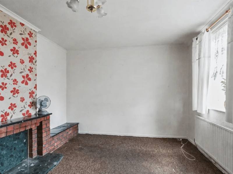 The open spaces of Alexandra Park are within easy reach.