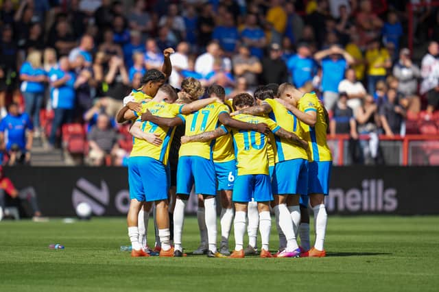 The early team and injury news from both camps ahead of this afternoon's showdown.