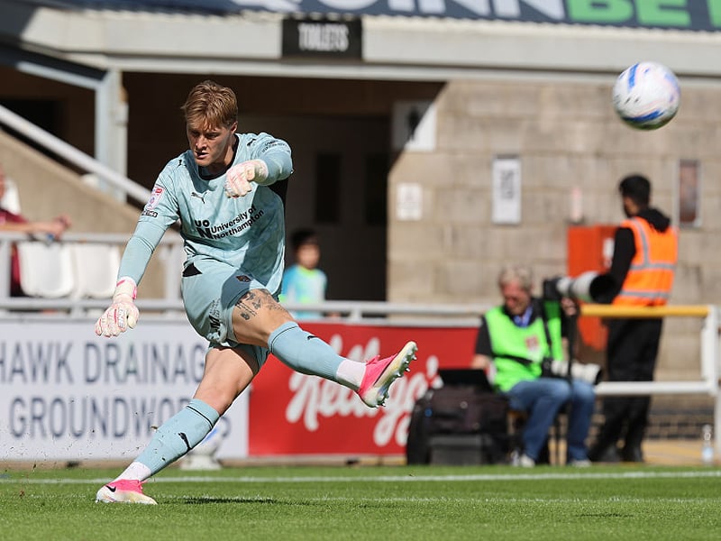 Didn't have a serious save to make en route to his second clean sheet of the season. Biggest moment came early in the second half when he did well to shovel away a dangerous cross. Not his best kicking day... 7