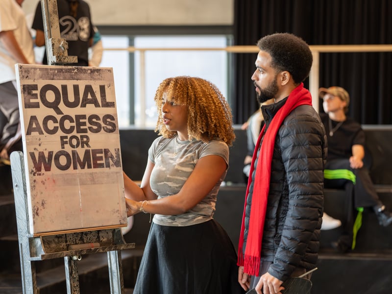 The production focuses on the Suffragette movement and the relationship of the Pankhurst sisters