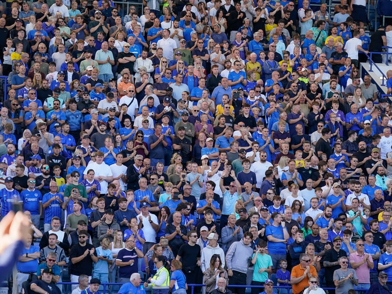 Brilliant pictures of Portsmouth faithful paying tribute to Alan Knight and roaring side on against Cardiff City