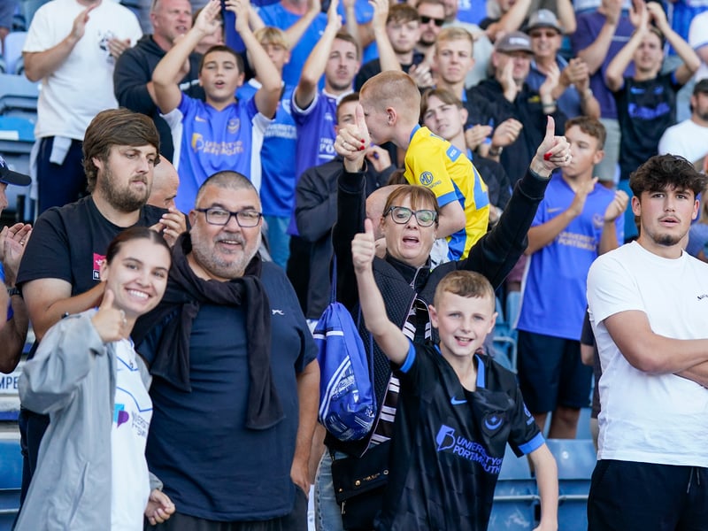 Brilliant pictures of Portsmouth faithful paying tribute to Alan Knight and roaring side on against Cardiff City