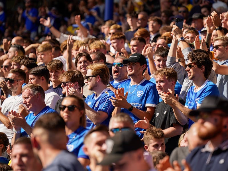 Brilliant pictures of Portsmouth faithful paying tribute to Alan Knight and roaring side on against Cardiff City