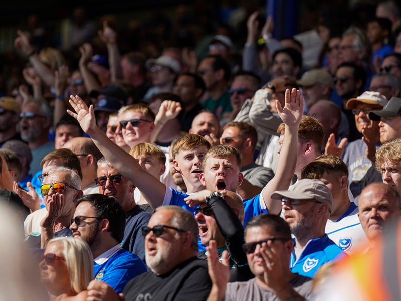 Brilliant pictures of Portsmouth faithful paying tribute to Alan Knight and roaring side on against Cardiff City