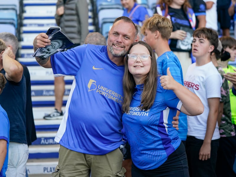 Brilliant pictures of Portsmouth faithful paying tribute to Alan Knight and roaring side on against Cardiff City