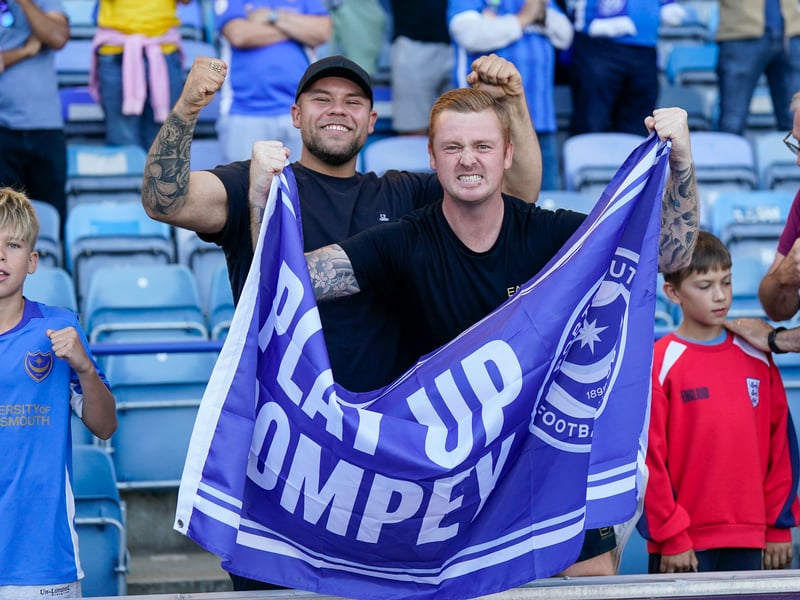 Brilliant pictures of Portsmouth faithful paying tribute to Alan Knight and roaring side on against Cardiff City