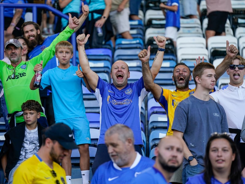 Brilliant pictures of Portsmouth faithful paying tribute to Alan Knight and roaring side on against Cardiff City
