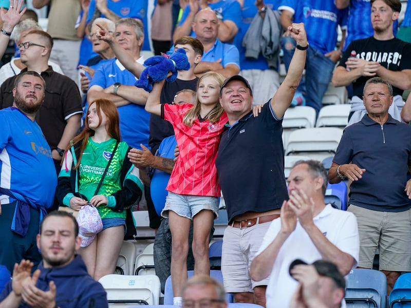 Brilliant pictures of Portsmouth faithful paying tribute to Alan Knight and roaring side on against Cardiff City