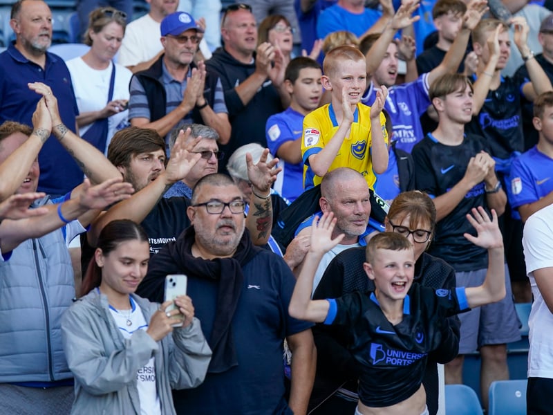 Brilliant pictures of Portsmouth faithful paying tribute to Alan Knight and roaring side on against Cardiff City