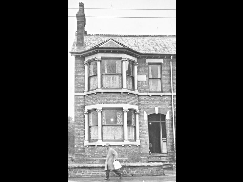 A pedestrian carrying a bag strides past number 32 Lea Road, Wolverhampton, on an autumn day in November 1962. Featuring impressive two-storey bay windows with ornate classical columns and decorative brickwork, this substantial Victorian property stands as a classic example of the town’s rich architectural heritage. Located in the popular Penn Fields area, scenes like this captured the steady rhythm of daily life in suburban Black Country neighbourhoods during the early 1960s. Do you remember living around Lea Road or taking a daily stroll through Penn Fields back in those days?