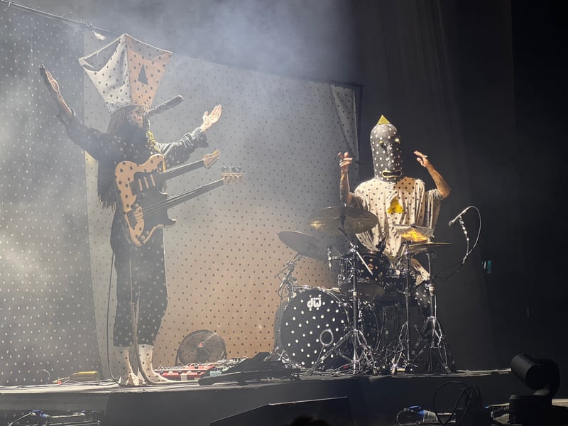 The Canadian rockers delighted the crowd with their meticulously looped tunes, and their frequest exchanges in alien language.