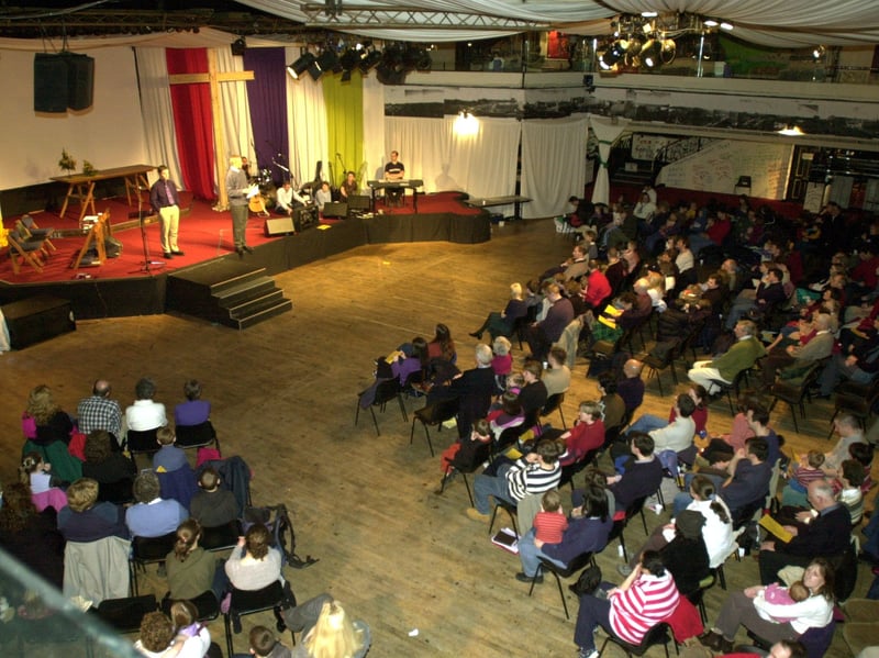 The last St Thomas' Church service at the Roxy, Arundel Gate, Sheffield. Sunday 27  January 2002.  Photo: Sheffield Newspapers