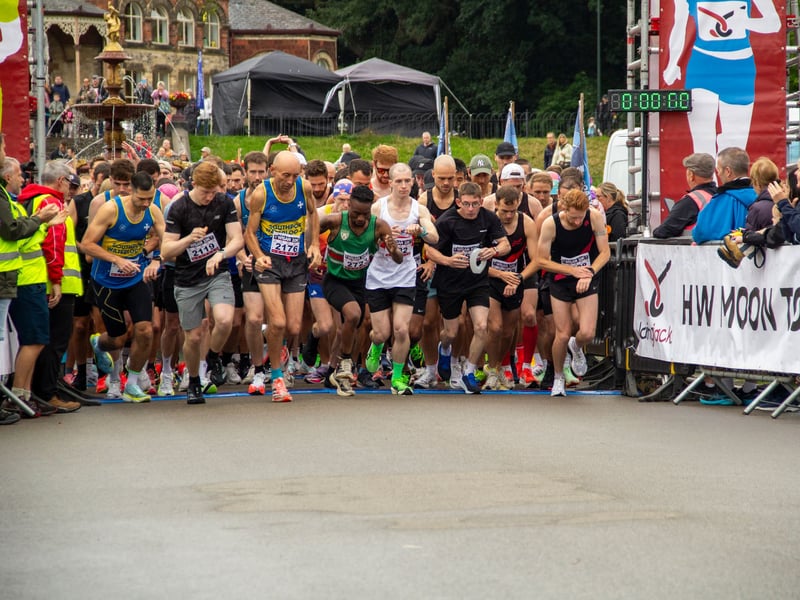 The race begins! Picture: AM Standish