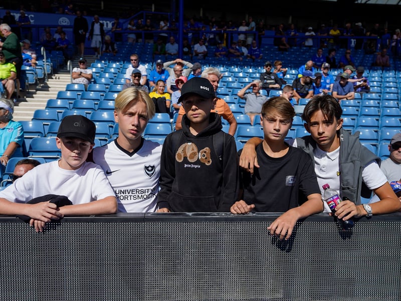 Brilliant pictures of Portsmouth faithful paying tribute to Alan Knight and roaring side on against Cardiff City