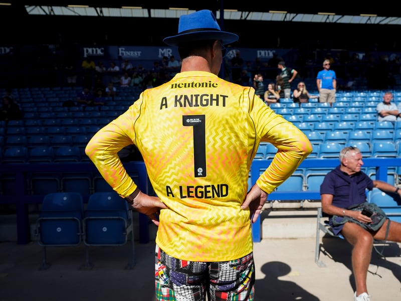 Brilliant pictures of Portsmouth faithful paying tribute to Alan Knight and roaring side on against Cardiff City