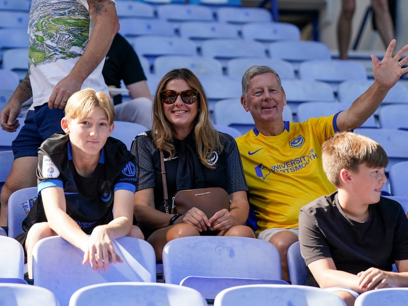 Brilliant pictures of Portsmouth faithful paying tribute to Alan Knight and roaring side on against Cardiff City