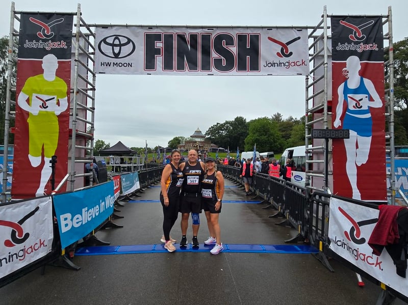 Robin Park Runners at the finish line