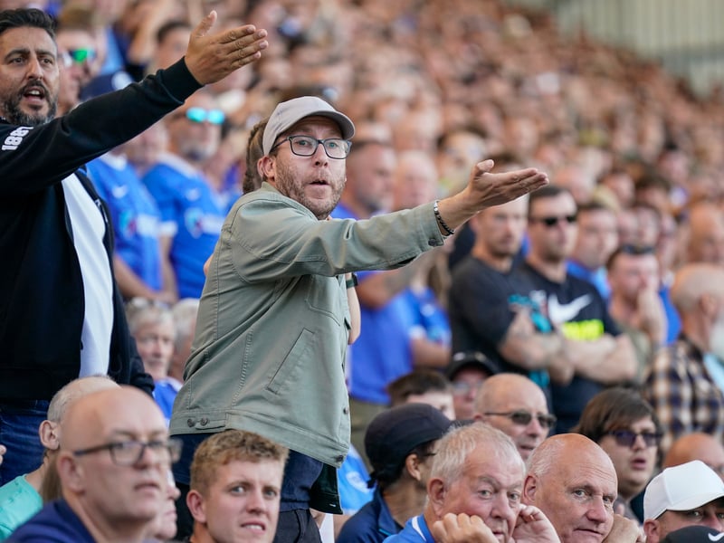 Brilliant pictures of Portsmouth faithful paying tribute to Alan Knight and roaring side on against Cardiff City