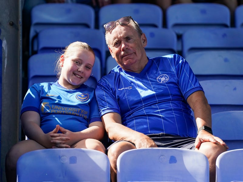 Brilliant pictures of Portsmouth faithful paying tribute to Alan Knight and roaring side on against Cardiff City
