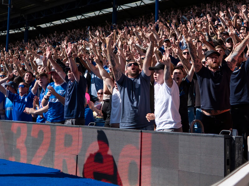 Brilliant pictures of Portsmouth faithful paying tribute to Alan Knight and roaring side on against Cardiff City