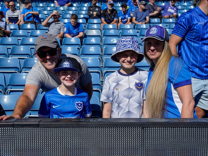 Brilliant pictures of Portsmouth faithful paying tribute to Alan Knight and roaring side on against Cardiff City