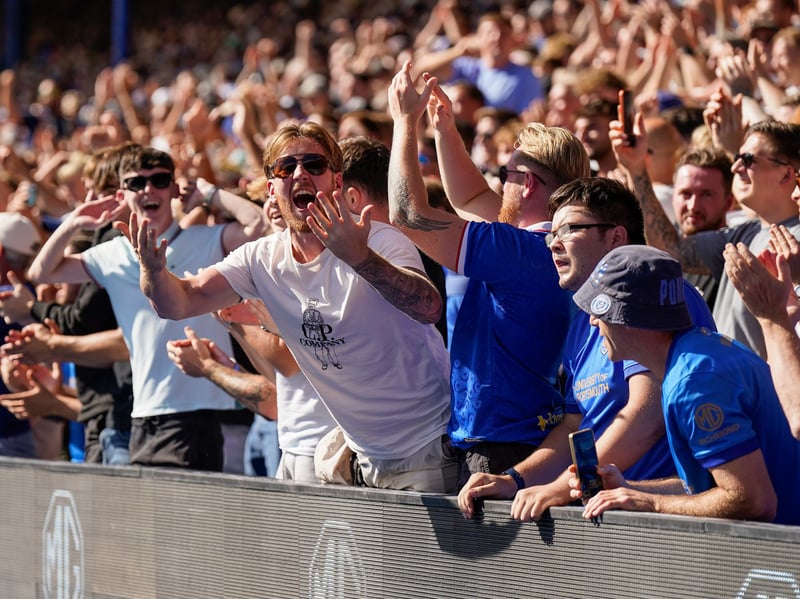 Brilliant pictures of Portsmouth faithful paying tribute to Alan Knight and roaring side on against Cardiff City