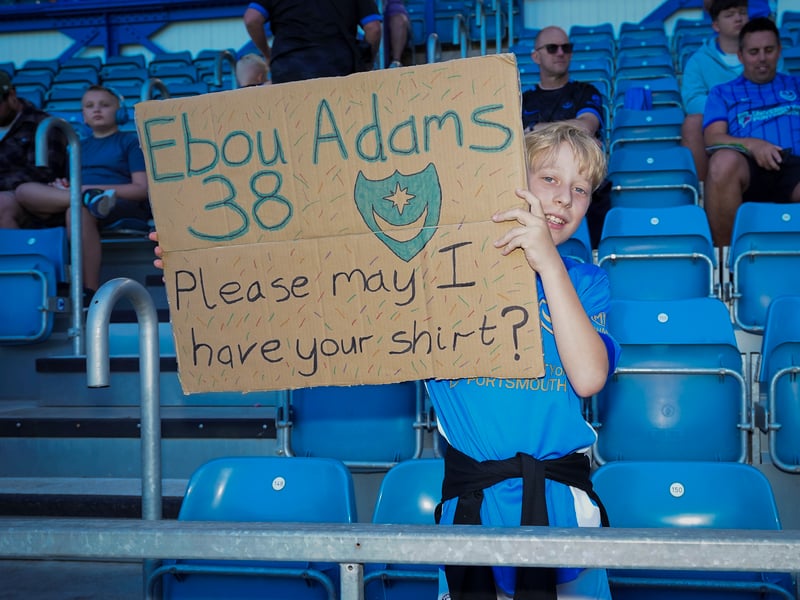 Brilliant pictures of Portsmouth faithful paying tribute to Alan Knight and roaring side on against Cardiff City