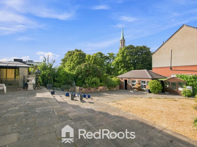 A spacious outside area. 
