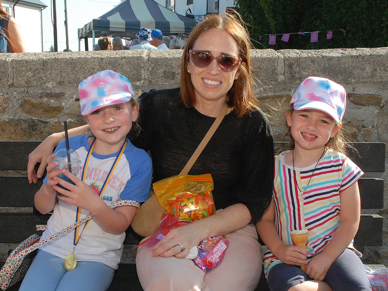 Enjoying an ice cream in the sun are Nessa, Cathriona and Keelin Flannery. Photo: PJ Wright