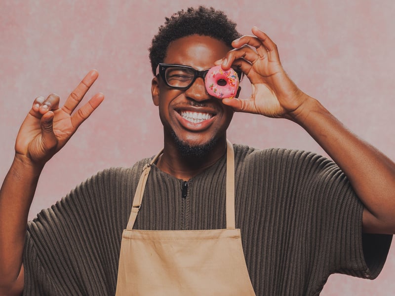 Inspired by his Nigerian heritage, Moyin was the first baker of the series to earn a Hollywood Handshake during Audience Choice week. Since then, he has slid up and down the rankings with his bakes.