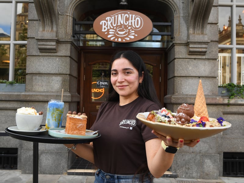 Elif Solovii, supervisor at Bruncho outside the café with trays of treats