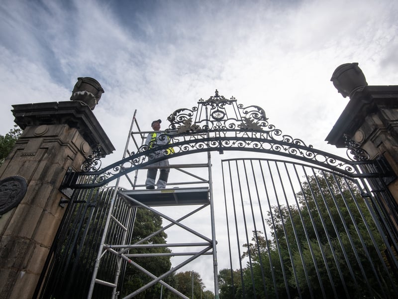 Alan Darlington from Evolution painting the gates at Stanley Park