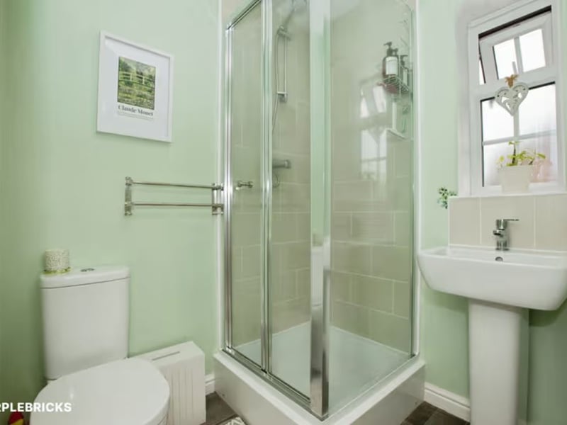 Bedroom one's en-suite