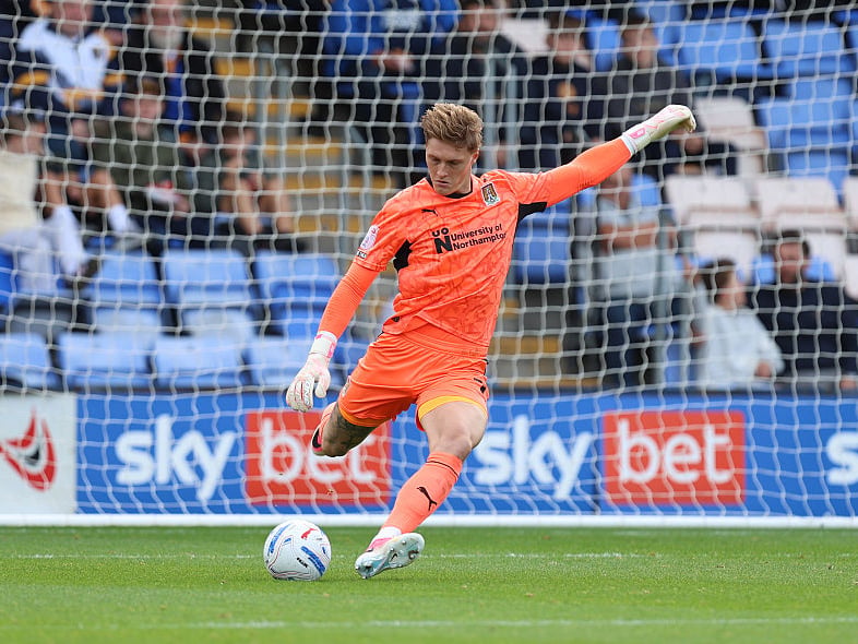 Did well to claw away Davison's initial header but will regret not shovelling it into a less dangerous area, though wasn't helped by his defenders. Decent low save in the second half to keep the scoreline down... 6