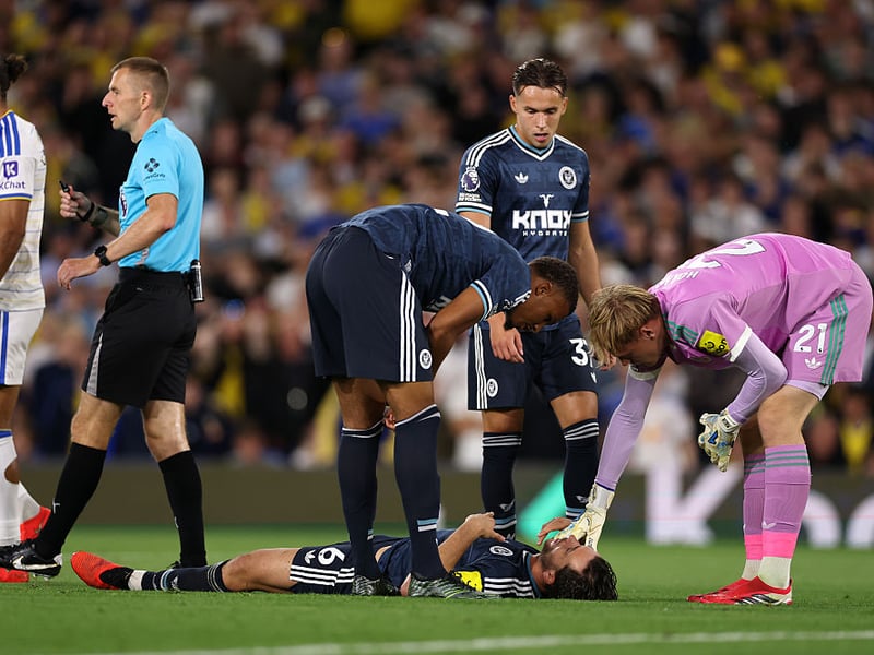 The Spaniard banged his head early on and continued initially before his evening was cut short in the 19th minute. Sean Steur replaced him.