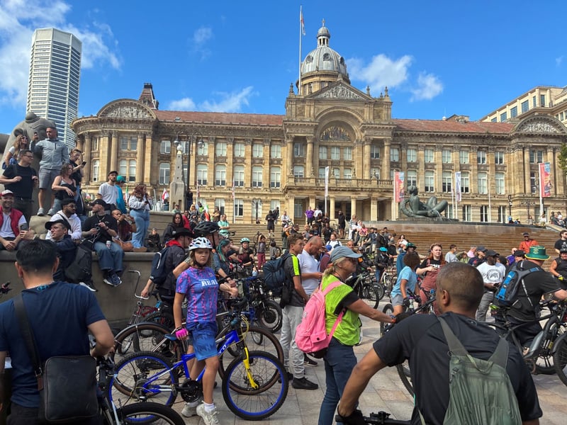 Crowd at start near Victoria Square