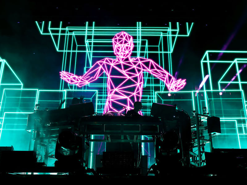 Yet another Knebworth band, The Chemical Brothers were at the height of their popularity at the same time as Oasis - starting out in Manchester in 1992 when the Gallaghers were plotting world dominated. Noel even contributed vocals to their number one hit song 'Setting Sun'. Maybe Noel could pop onstage to perform it before returning with his band later in the evening.