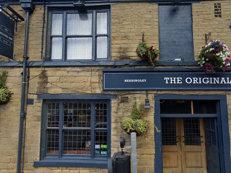 The Original Oak is offering students £2.50 drinks with options including Smirnoff Ice, Sex on the Beach, or a range of pints. The offer is valid on Sunday to Friday throughout Freshers. Student ID is required📍 Otley Road, Headingley