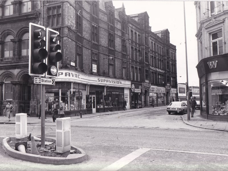 Way in... the entrance to Leeds City Station on Boar Lane with the introduction of a one way system in February 1983.