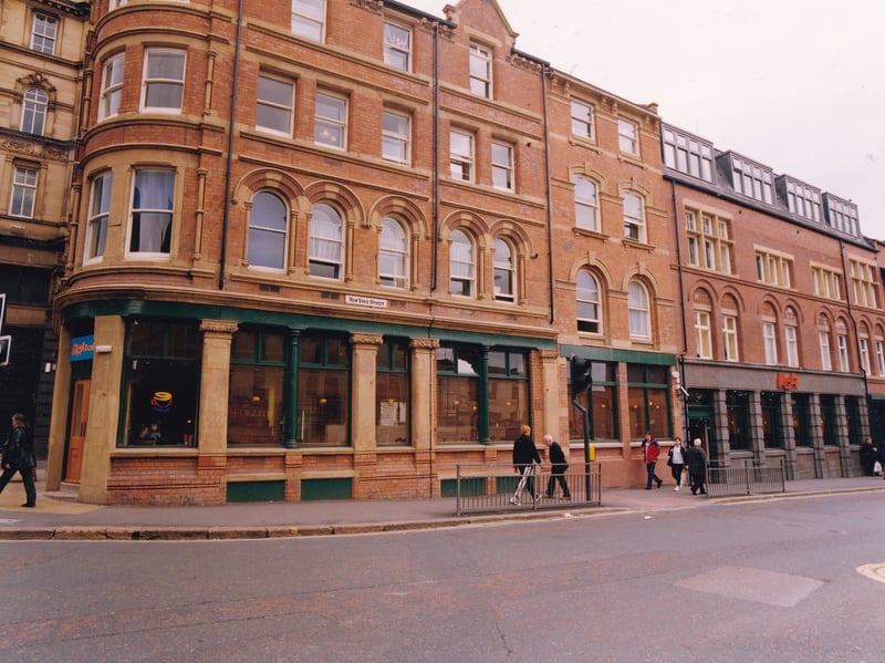 Metz Bar on New York Street pictured in August 1999.