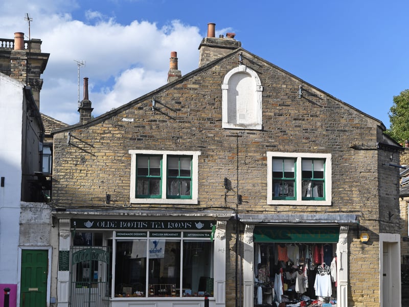 20-22 Lowtown is a Grade-II listed building that now homes The Olde Booths Tea Room and Yvonne's. It dates back to around the late 18th or early 19th century, with the shop fronts inserted in the 1880s. 