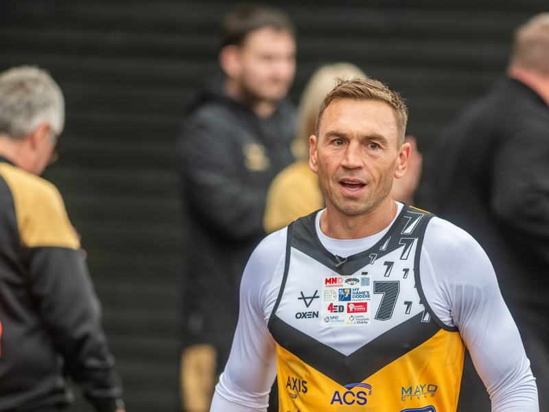 Sir Kevin Sinfield stopped at Castleford Tigers Training Ground on the third day of his 7 in 7: The Grand Finale challenge.