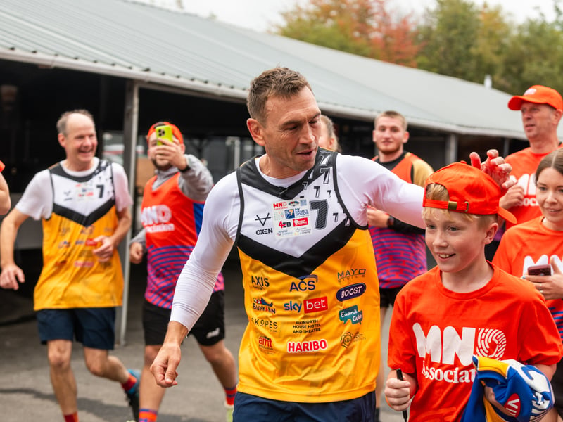 Sir Kevin Sinfield stopped at Castleford Tigers Training Ground on the third day of his 7 in 7: The Grand Finale challenge, running an extra mile with members of the Motor Neurone Disease (MND) community before continuing to Wakefield Trinity